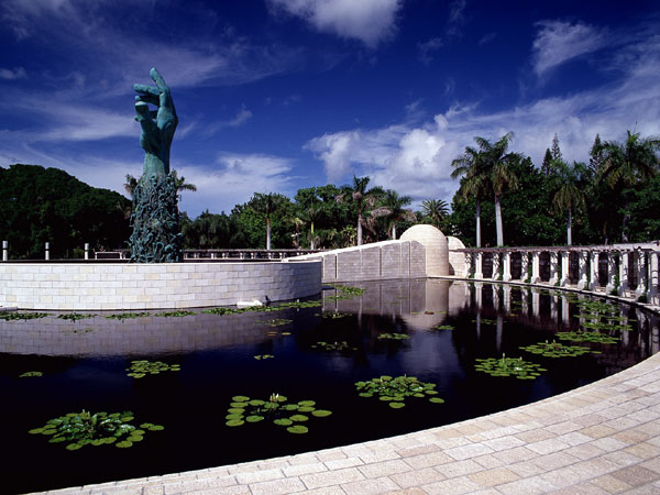 <strong>The Garden of Meditation</strong> <br>A serene and peaceful garden dedicated to the memory of the beautiful European culture and its six million Jewish souls, now lost. 